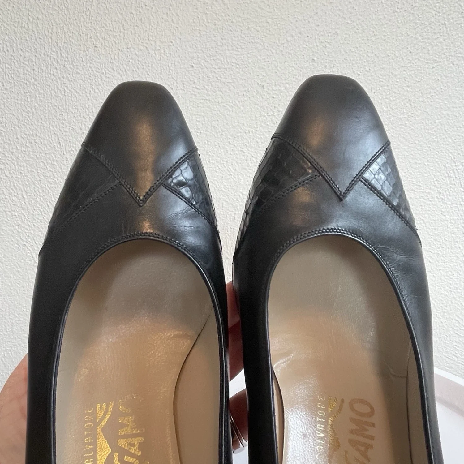 复古 Salvatore Ferragamo 黑色皮革尖头高跟鞋 8.5 码-