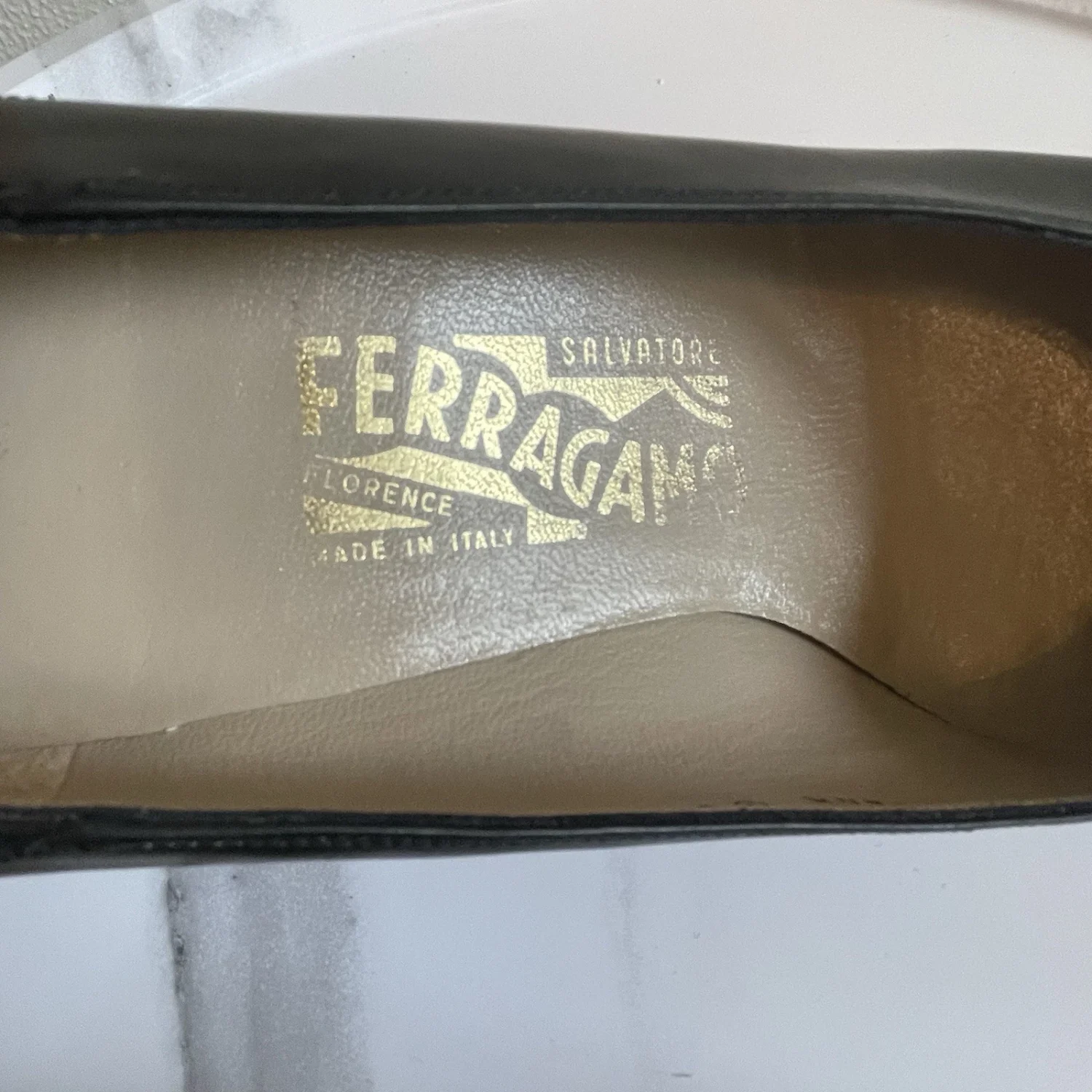 复古 Salvatore Ferragamo 黑色皮革尖头高跟鞋 8.5 码-