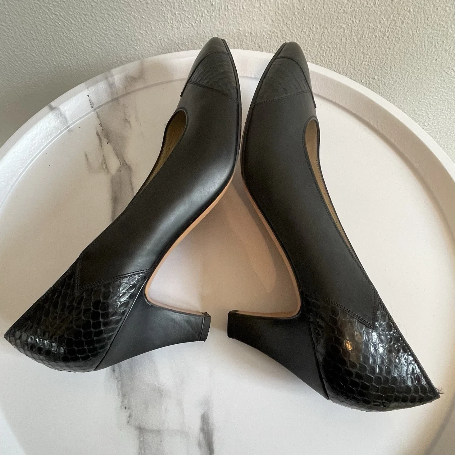 复古 Salvatore Ferragamo 黑色皮革尖头高跟鞋 8.5 码-