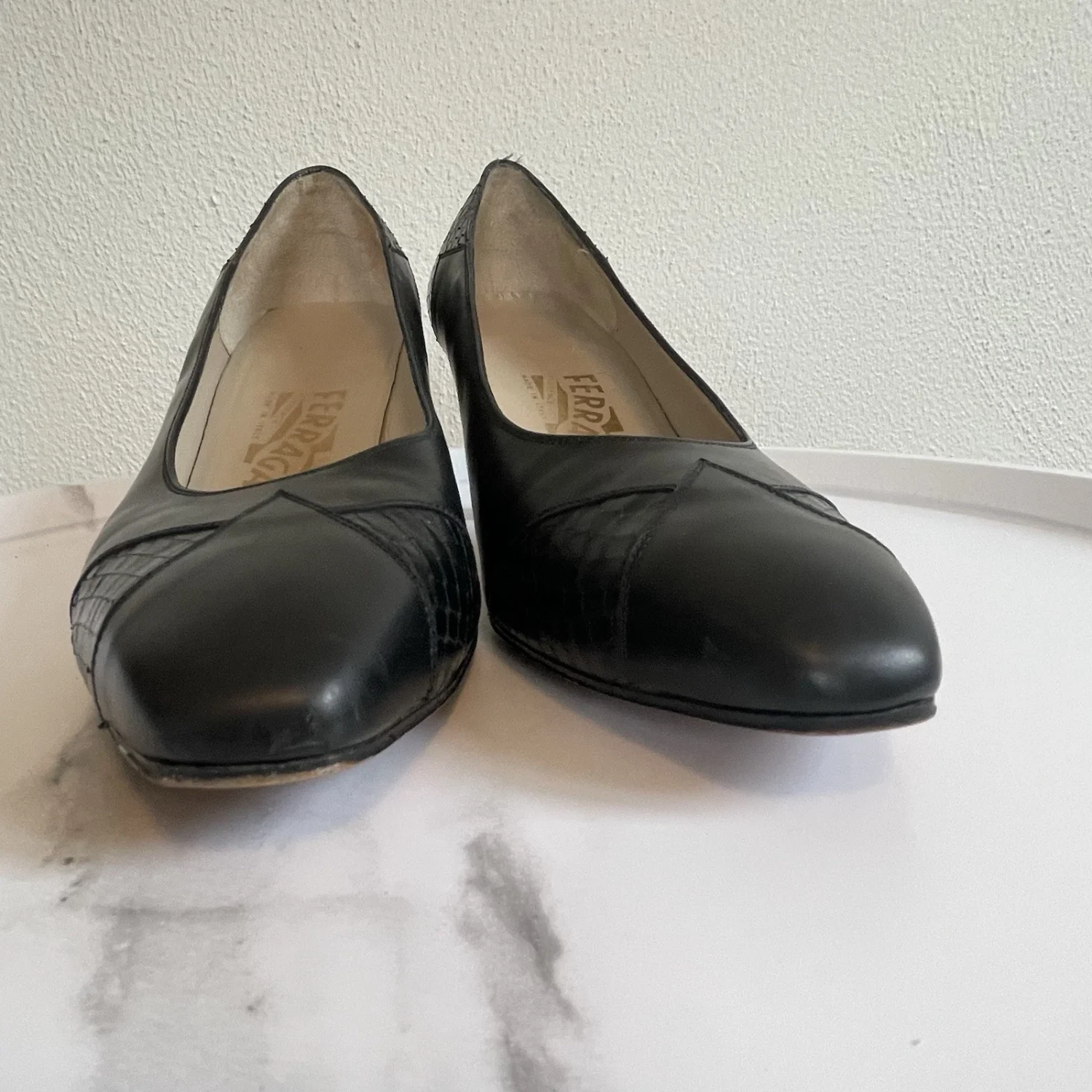 复古 Salvatore Ferragamo 黑色皮革尖头高跟鞋 8.5 码-
