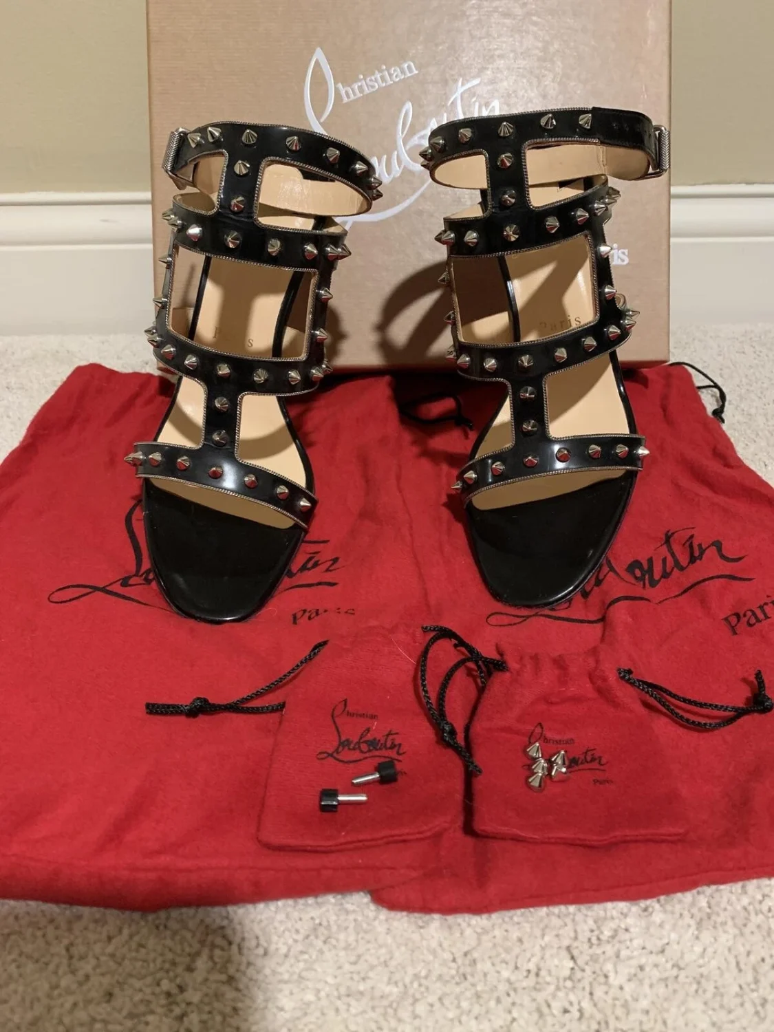 Louboutin SexyStrapi 70 爵士凉鞋 40.5 美元 1295-
