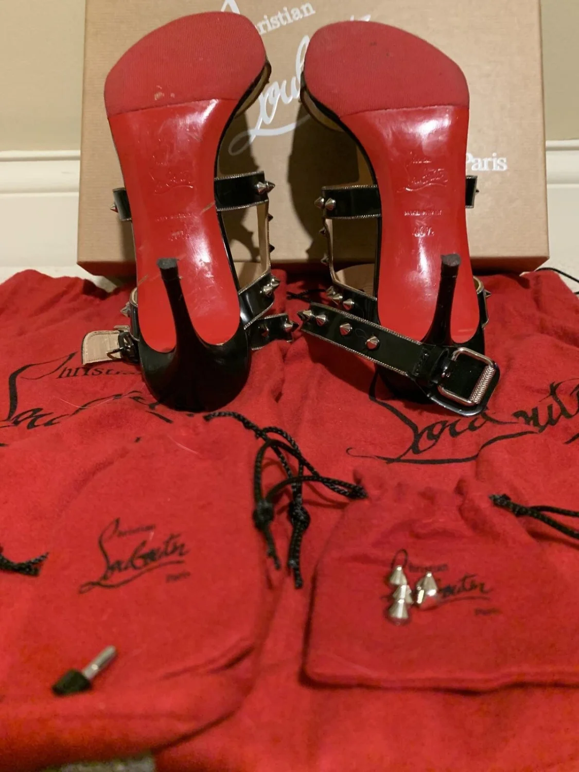 Louboutin SexyStrapi 70 爵士凉鞋 40.5 美元 1295-