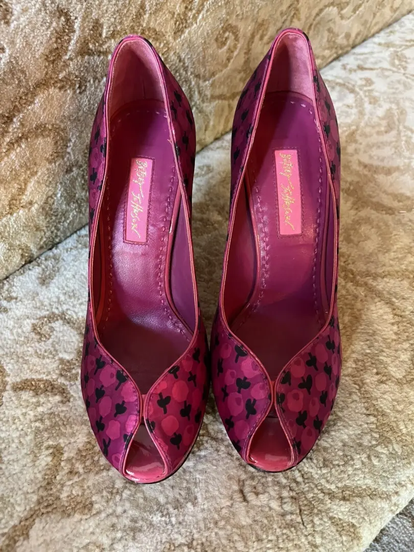 😎🩷Betsey Johnson ~ Vero Cudio ~ 女式 5.5 M 平台高跟鞋露趾-