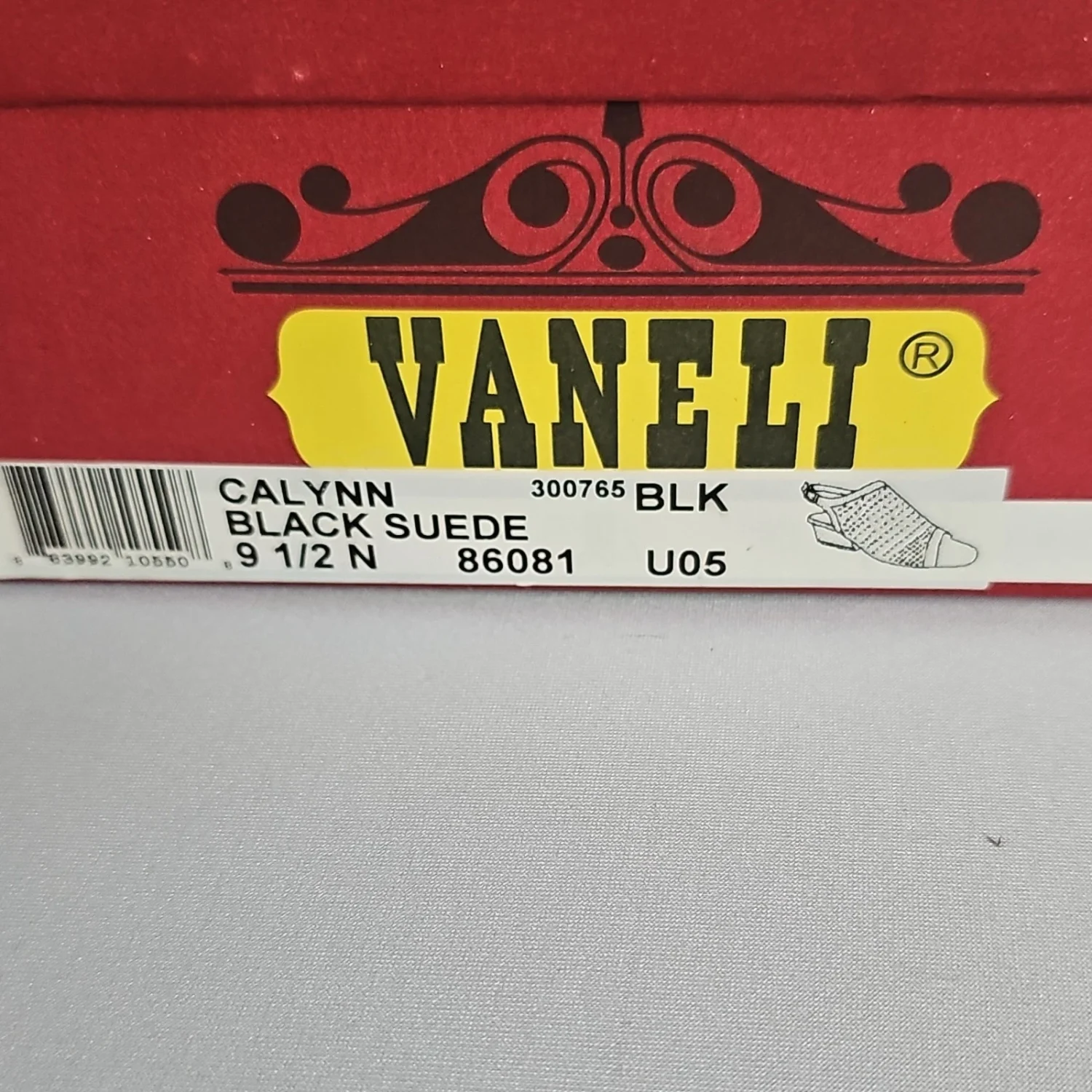 Vaneli 黑色麂皮绒穿孔露跟露趾扣 9.5 N-