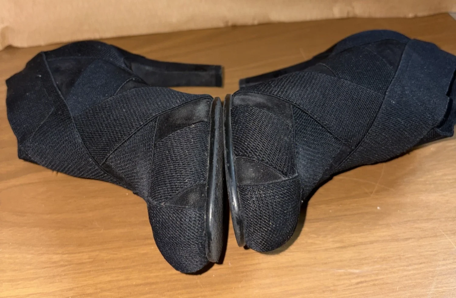 United Nude 踝靴 高跟鞋 黑色 麂皮绒 十字架 弹性 US 8 EU 39-