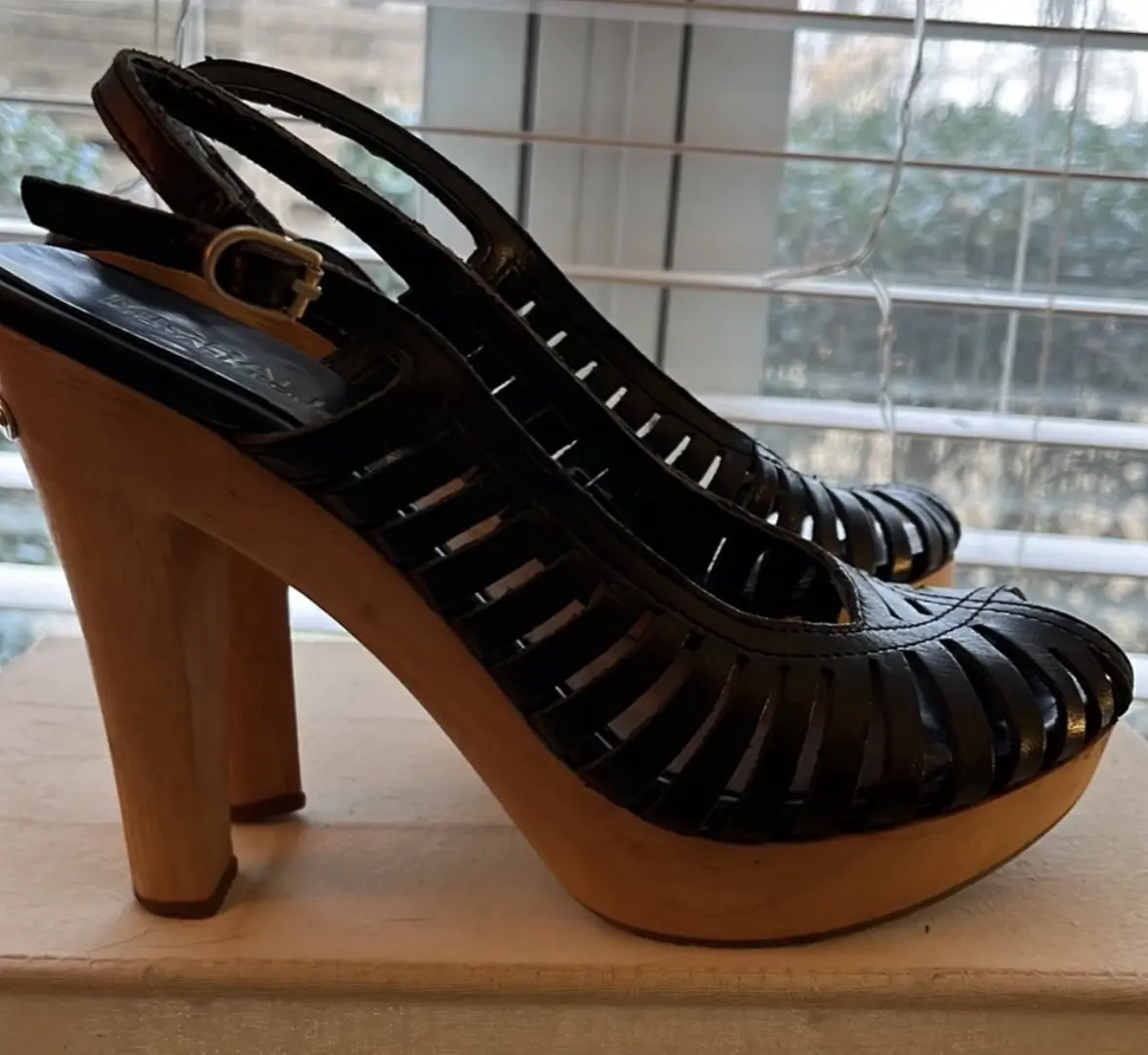 Michael Kors 系带木质高跟鞋,尺寸 6.5 黑色吊带漆皮-