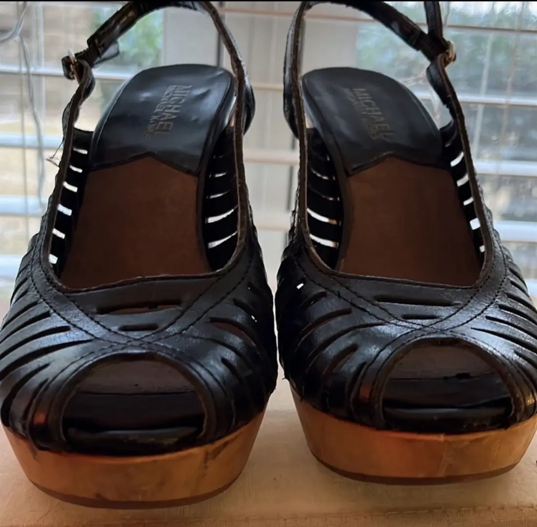 Michael Kors 系带木质高跟鞋,尺寸 6.5 黑色吊带漆皮-