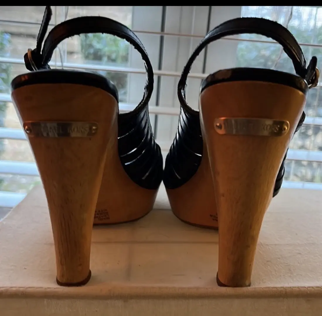 Michael Kors 系带木质高跟鞋,尺寸 6.5 黑色吊带漆皮-