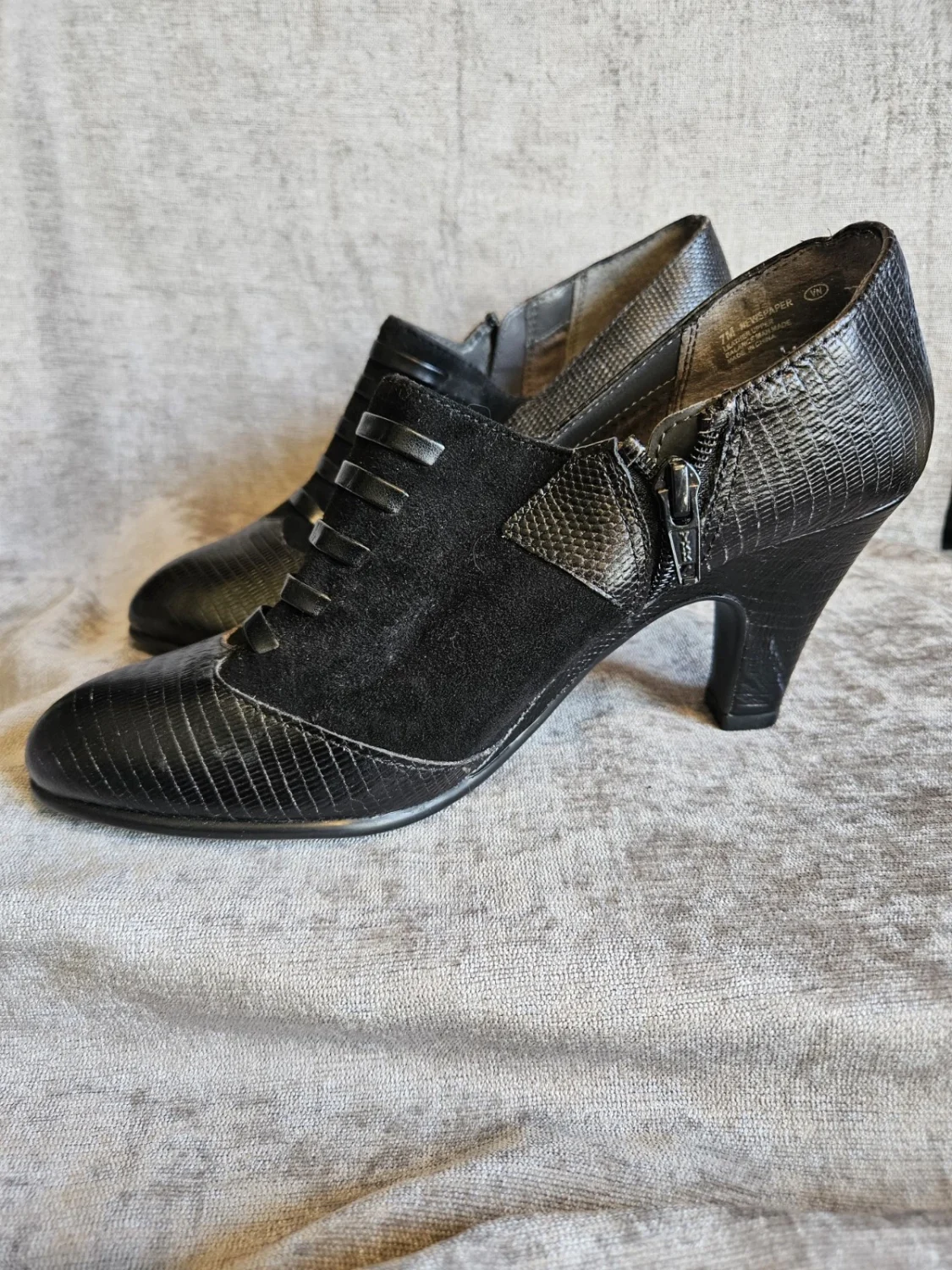 Aerosoles 女式黑色麂皮绒/皮革杏仁鞋头侧拉链泵 US 7M-