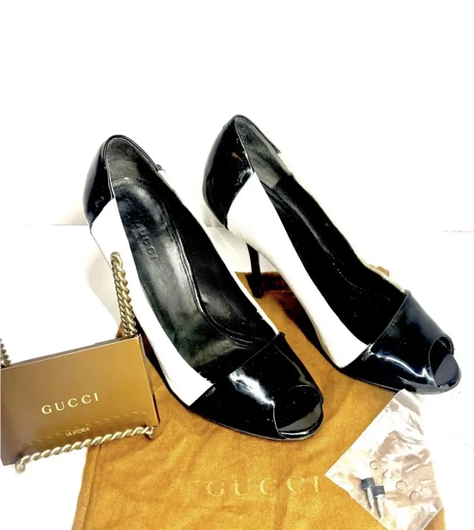 GUCCI 高跟鞋 Lux 白色磨砂黑色漆皮露趾高跟鞋,尺寸 6.5B-
