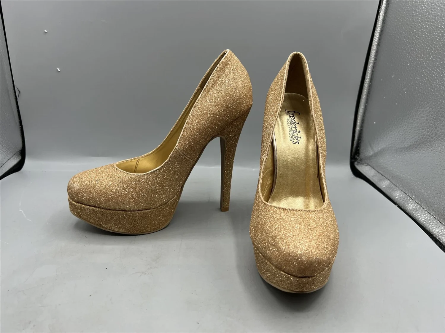 女士 FREDERICK'S OF HOLLYWOOD 6 英寸金色闪亮高跟鞋,尺寸 US 6 - 12364-83-