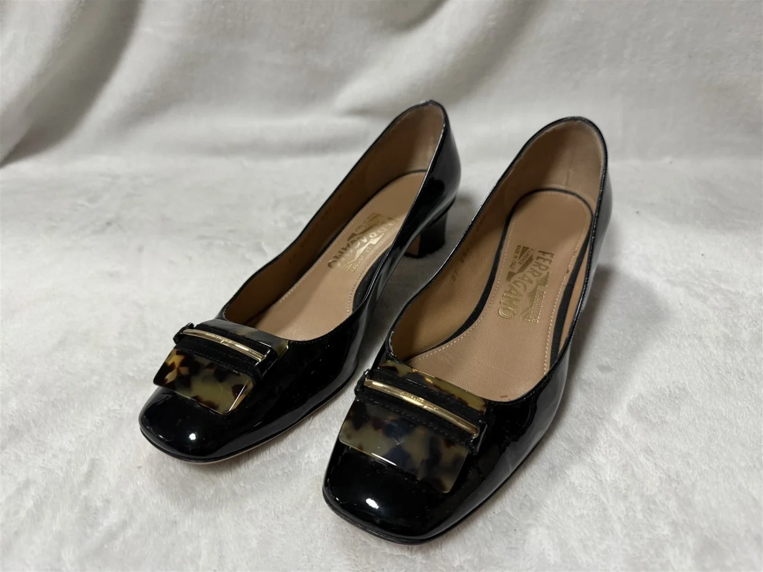 SALVATORE FERRAGAMO 尺寸 8 PUMPS 黑色专利皮革龟头低跟方头-