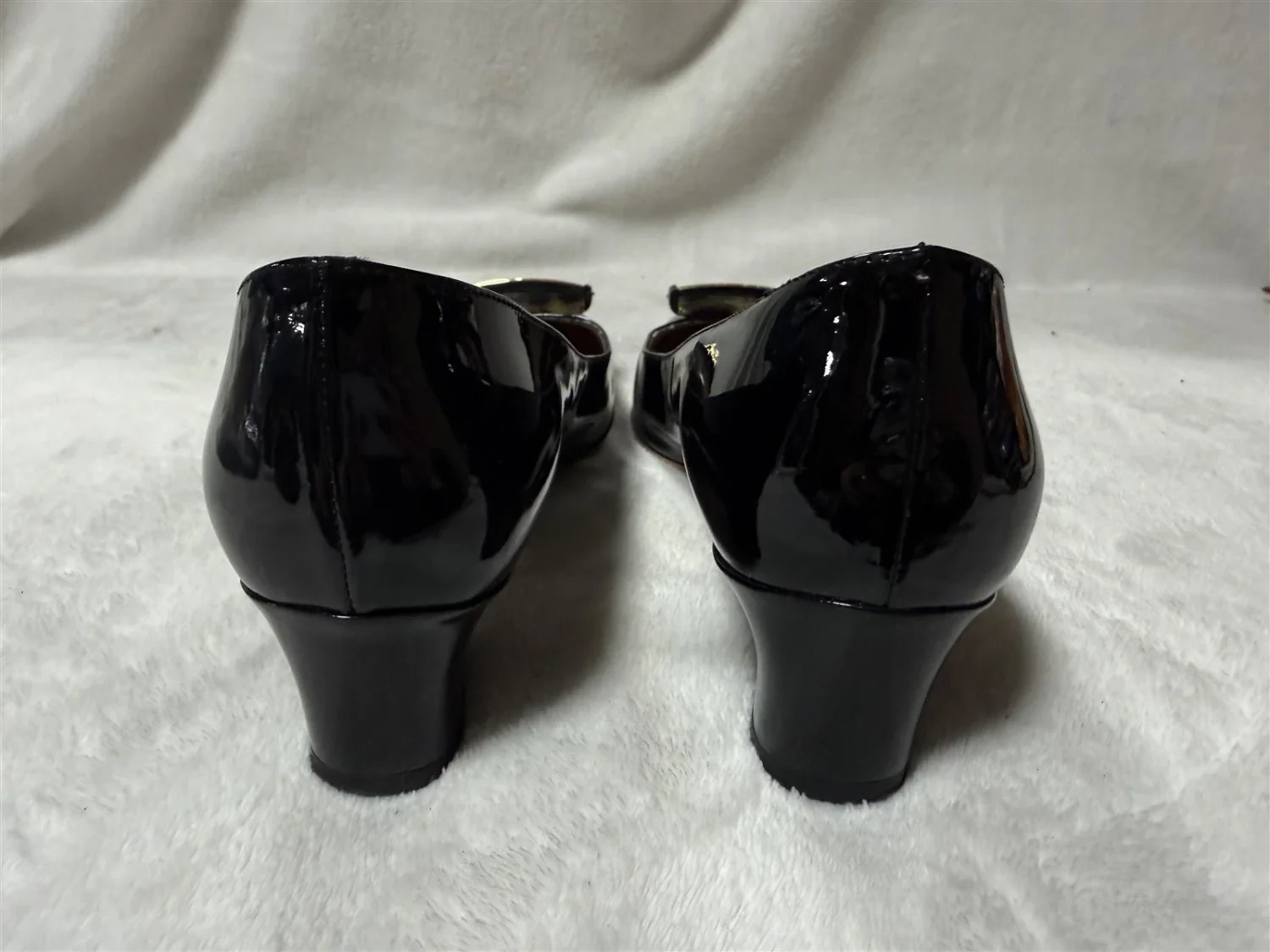 SALVATORE FERRAGAMO 尺寸 8 PUMPS 黑色专利皮革龟头低跟方头-
