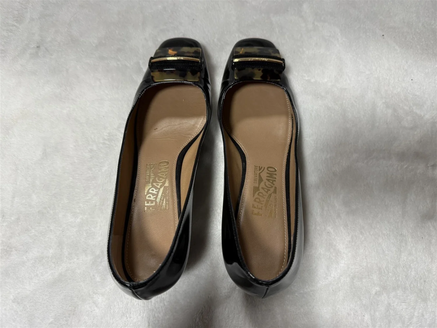 SALVATORE FERRAGAMO 尺寸 8 PUMPS 黑色专利皮革龟头低跟方头-