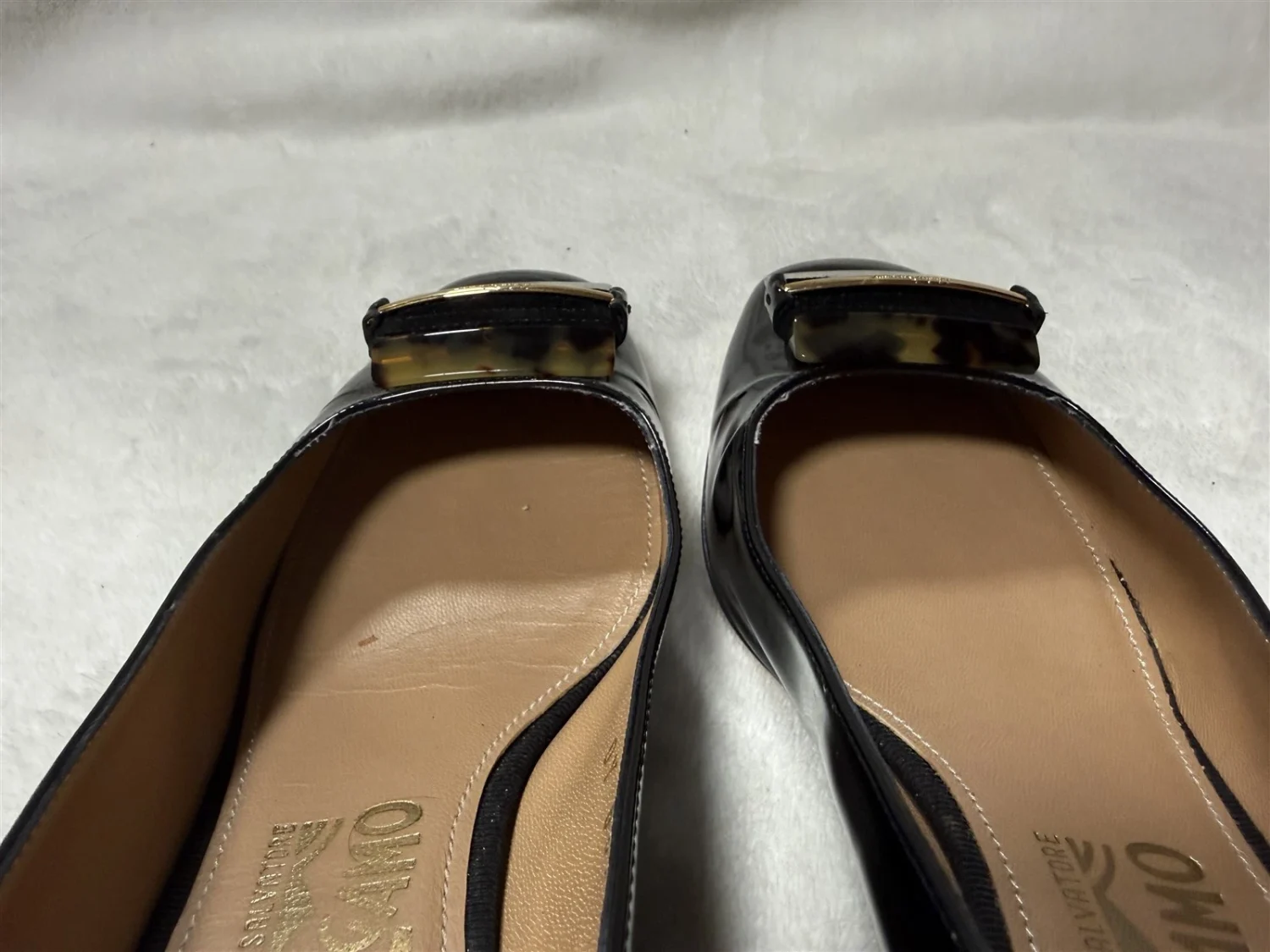 SALVATORE FERRAGAMO 尺寸 8 PUMPS 黑色专利皮革龟头低跟方头-