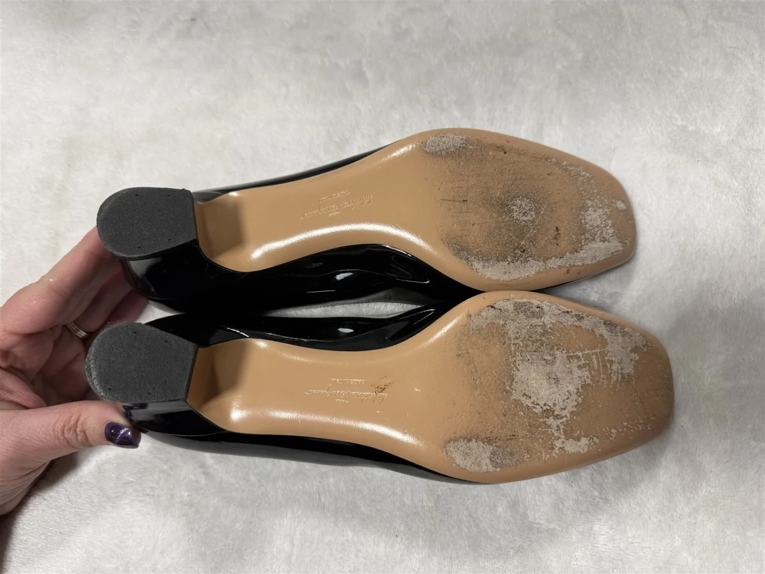 SALVATORE FERRAGAMO 尺寸 8 PUMPS 黑色专利皮革龟头低跟方头-