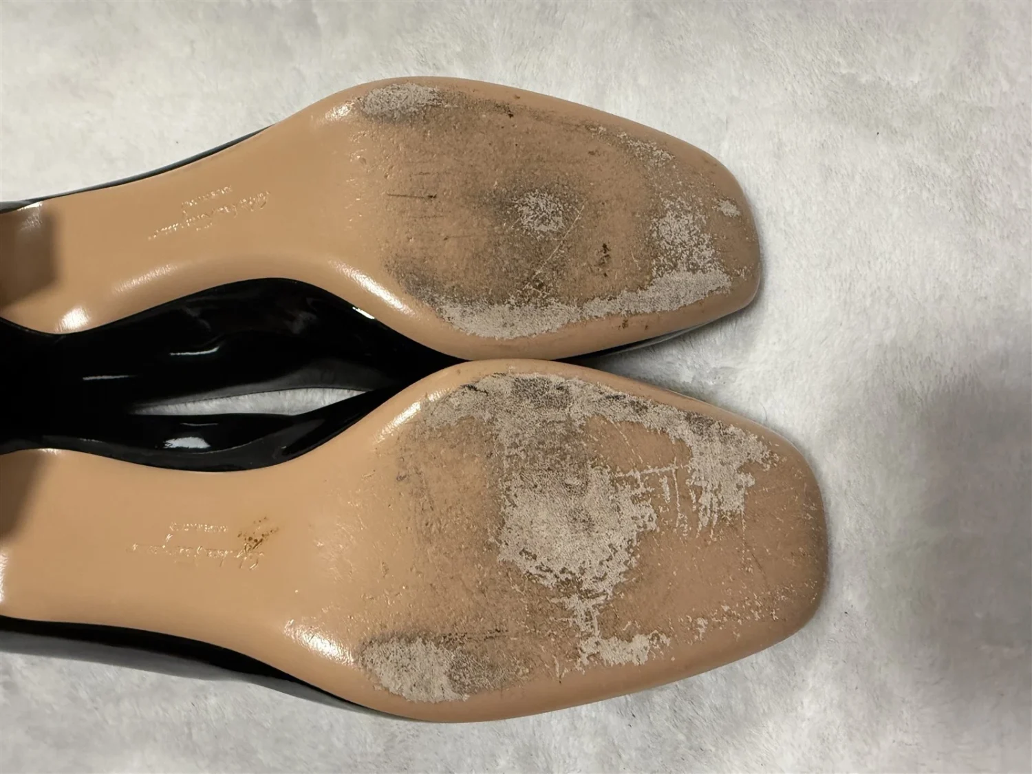 SALVATORE FERRAGAMO 尺寸 8 PUMPS 黑色专利皮革龟头低跟方头-