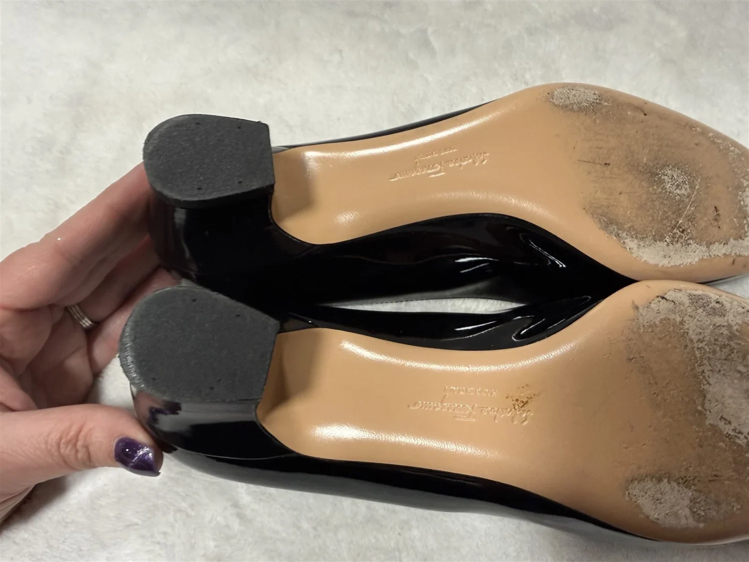 SALVATORE FERRAGAMO 尺寸 8 PUMPS 黑色专利皮革龟头低跟方头-