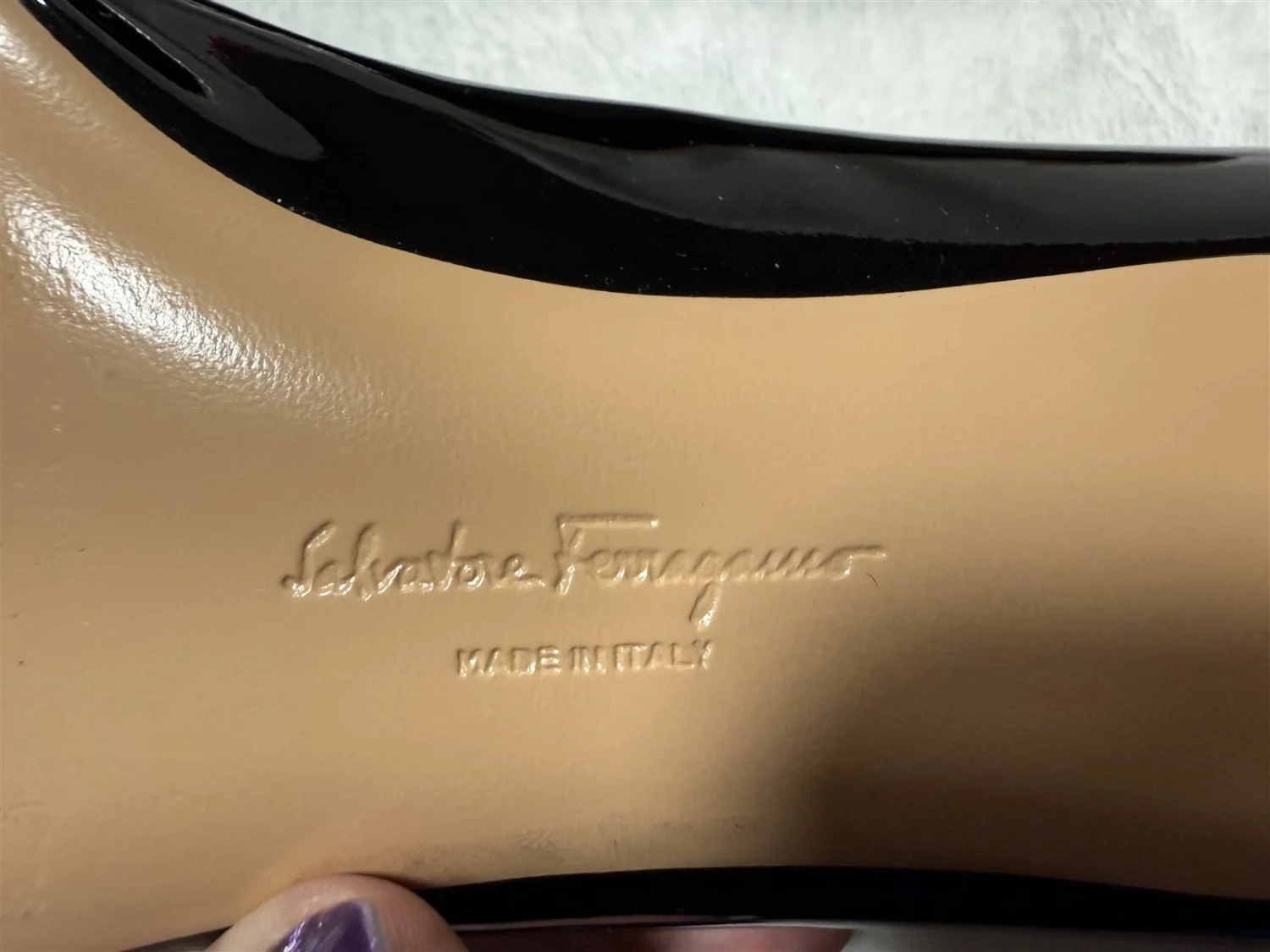 SALVATORE FERRAGAMO 尺寸 8 PUMPS 黑色专利皮革龟头低跟方头-