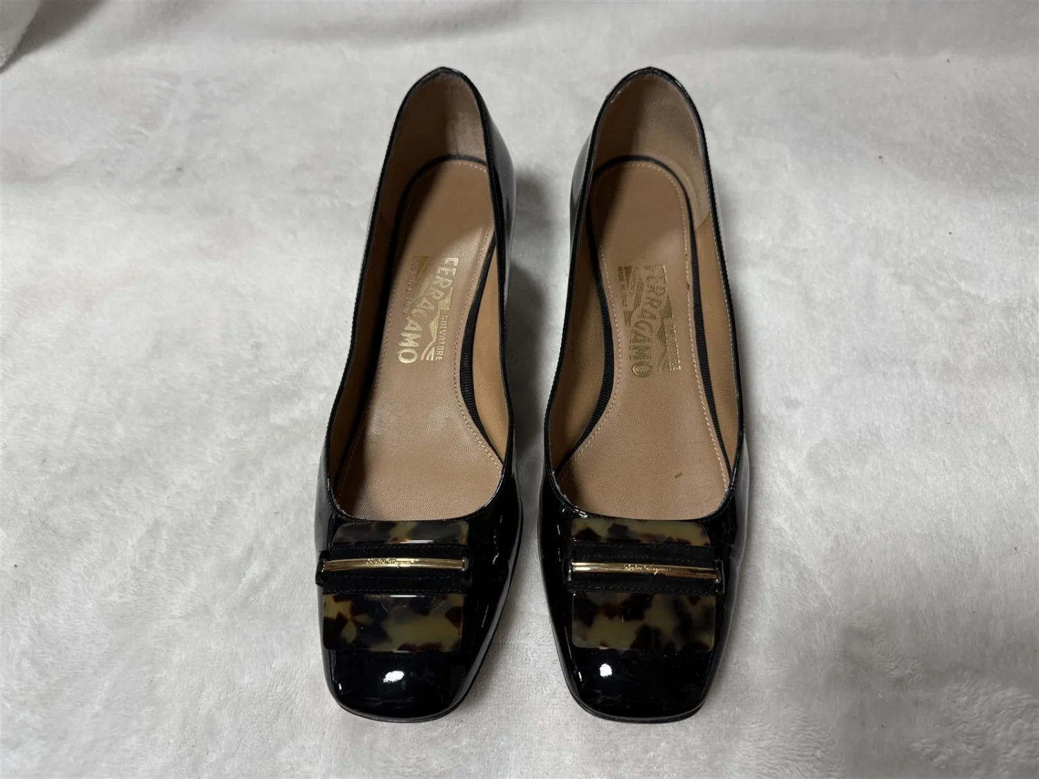SALVATORE FERRAGAMO 尺寸 8 PUMPS 黑色专利皮革龟头低跟方头-