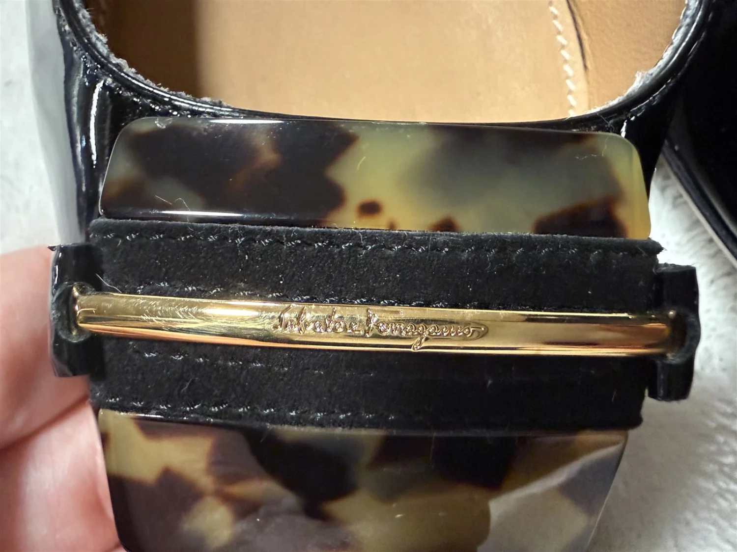 SALVATORE FERRAGAMO 尺寸 8 PUMPS 黑色专利皮革龟头低跟方头-