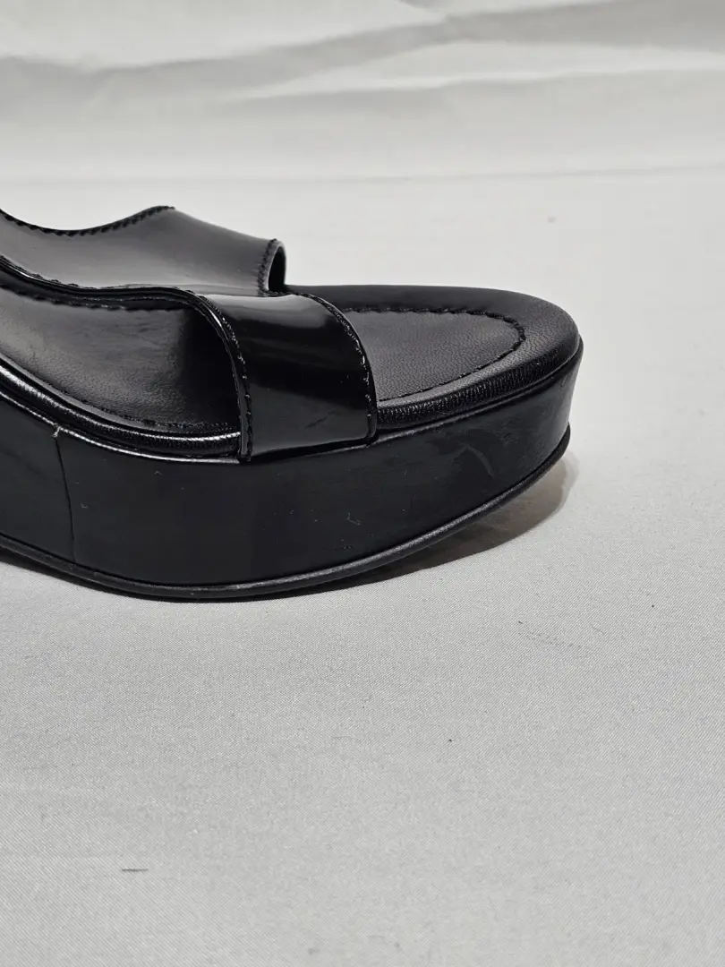 38.5 EU/8.5 US FENDI 黑色漆皮楔形厨房钢 T 形带凉鞋 意大利-