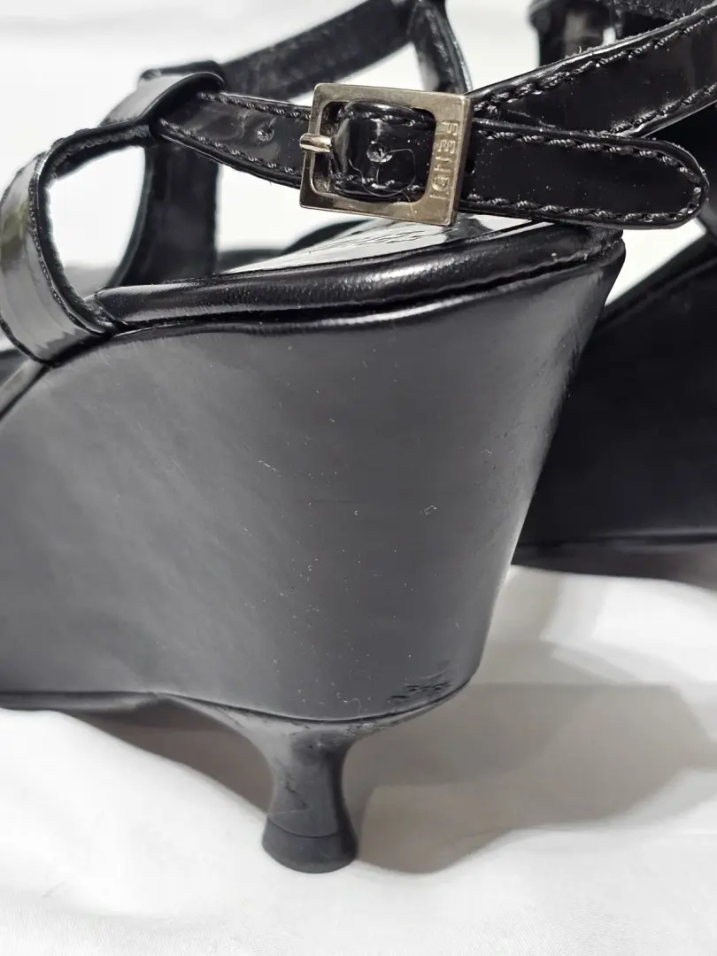 38.5 EU/8.5 US FENDI 黑色漆皮楔形厨房钢 T 形带凉鞋 意大利-