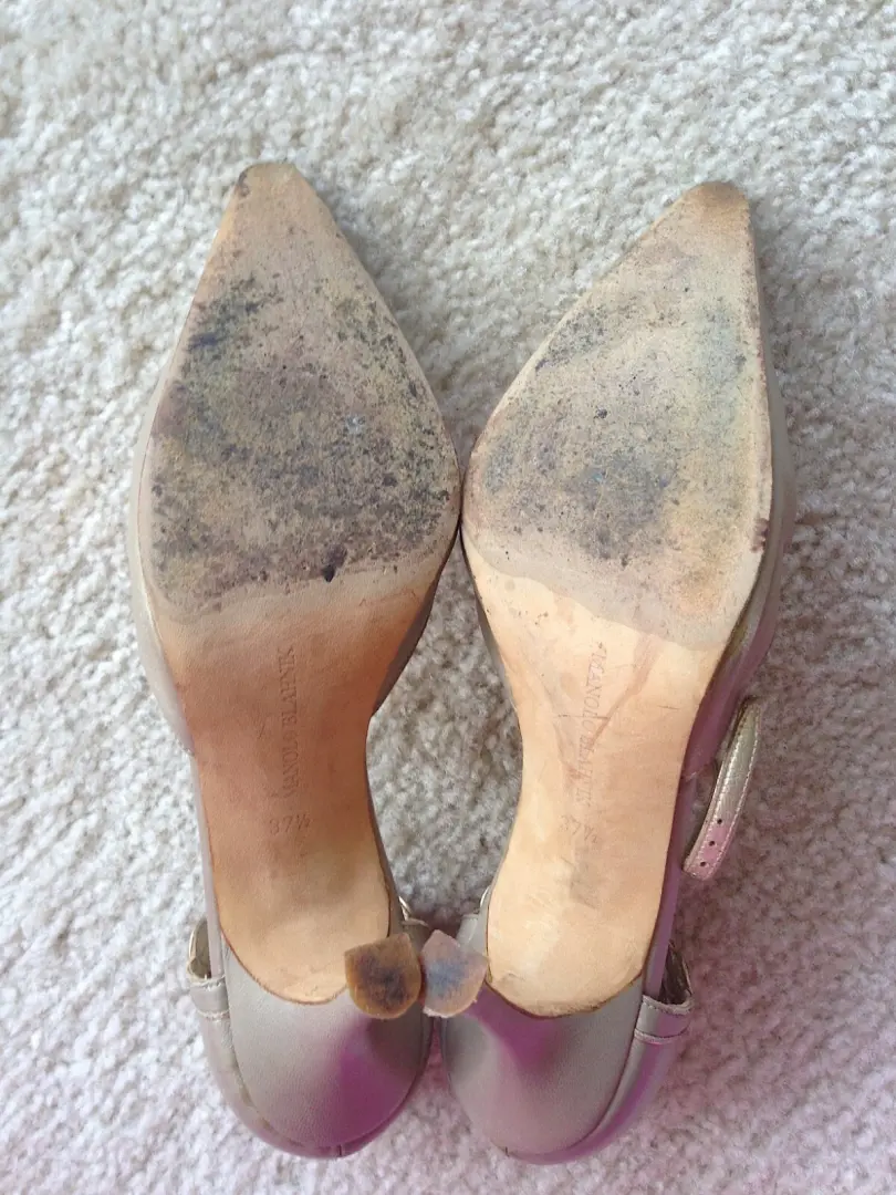 Manolo Blahnik 37.5 全皮革中性色调金色踝带高跟鞋高跟鞋穿-