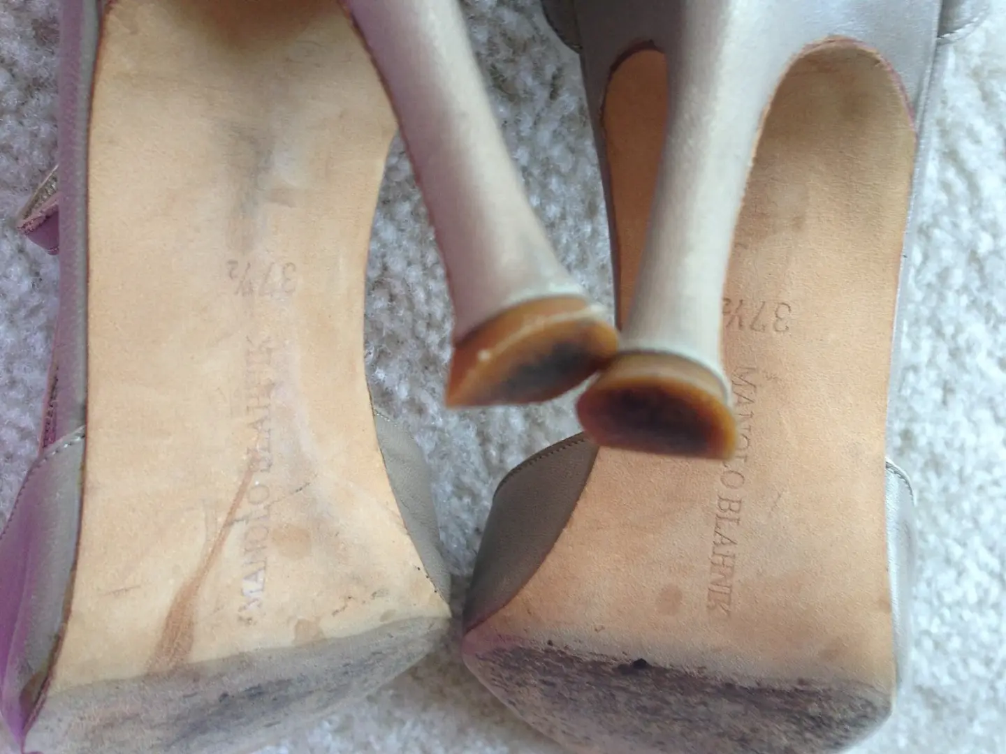 Manolo Blahnik 37.5 全皮革中性色调金色踝带高跟鞋高跟鞋穿-