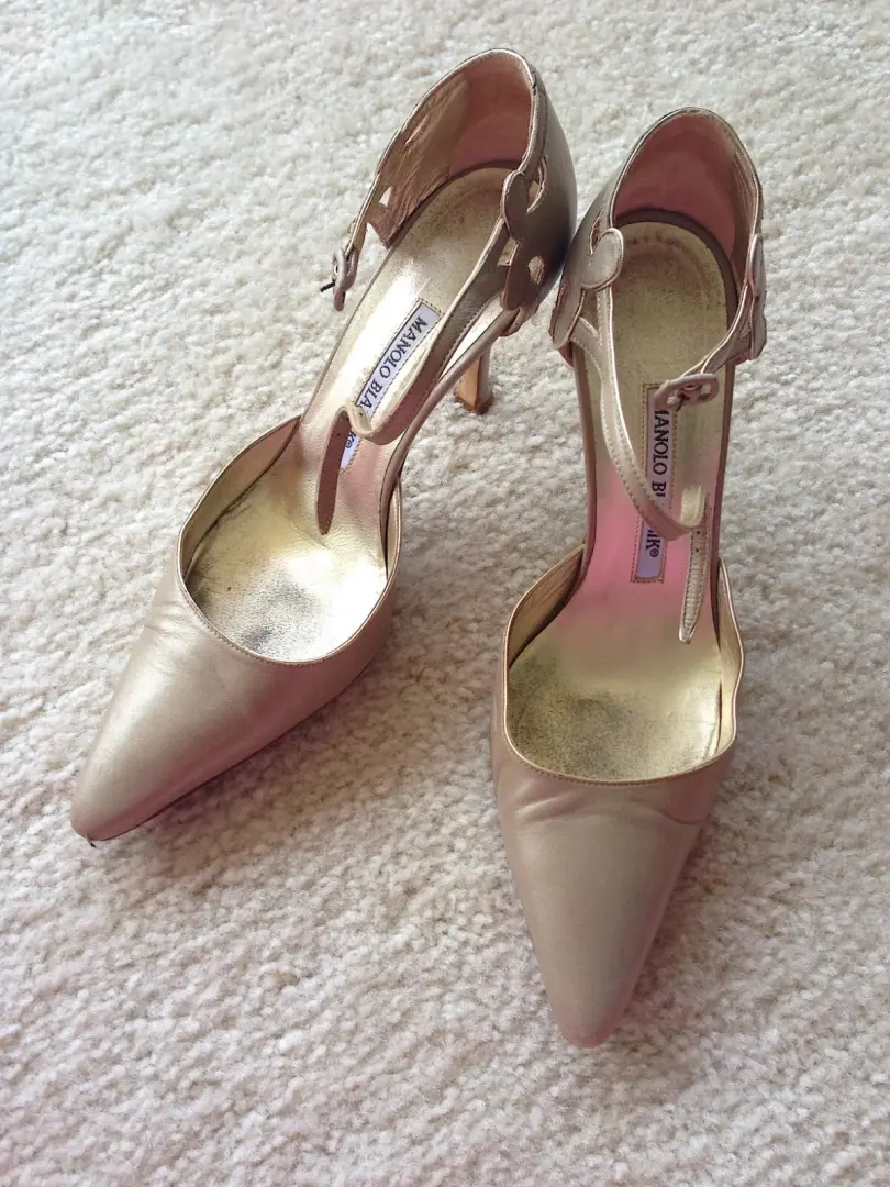 Manolo Blahnik 37.5 全皮革中性色调金色踝带高跟鞋高跟鞋穿-