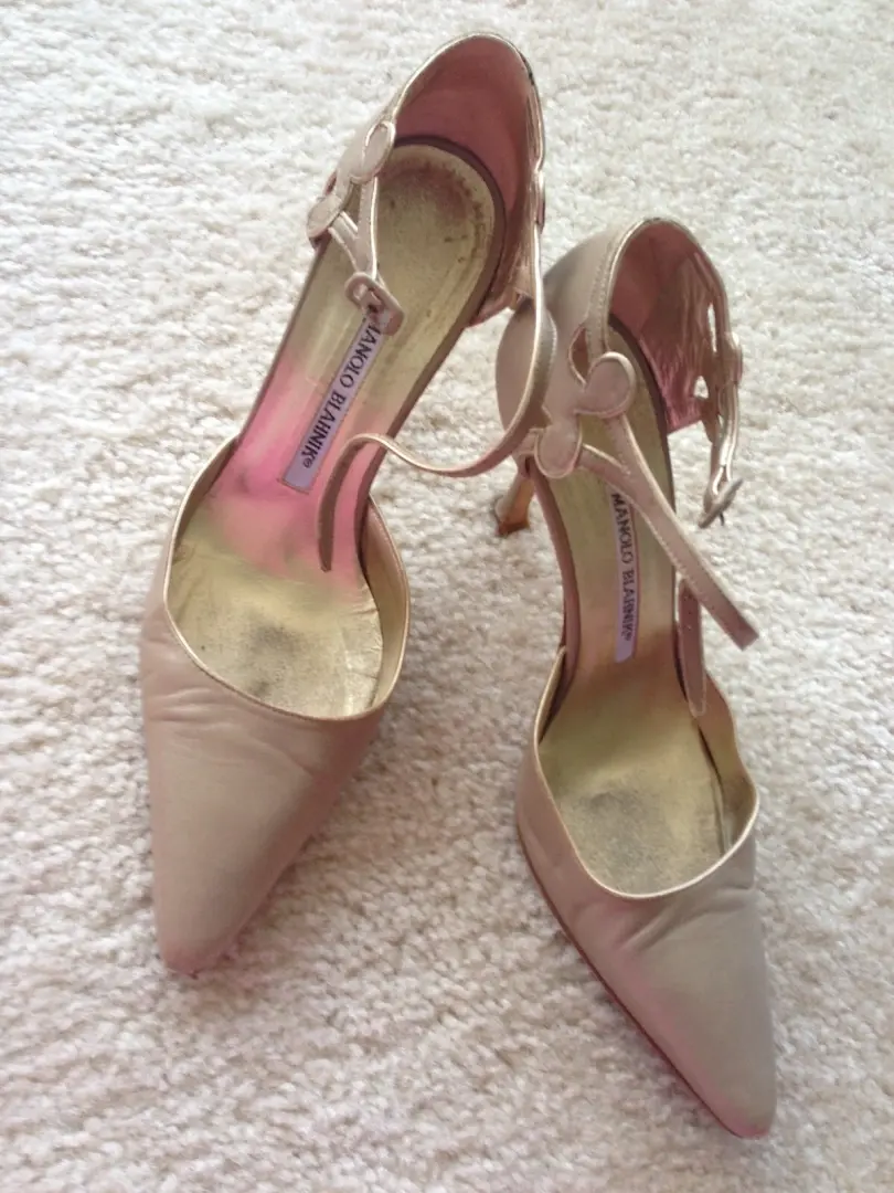 Manolo Blahnik 37.5 全皮革中性色调金色踝带高跟鞋高跟鞋穿-