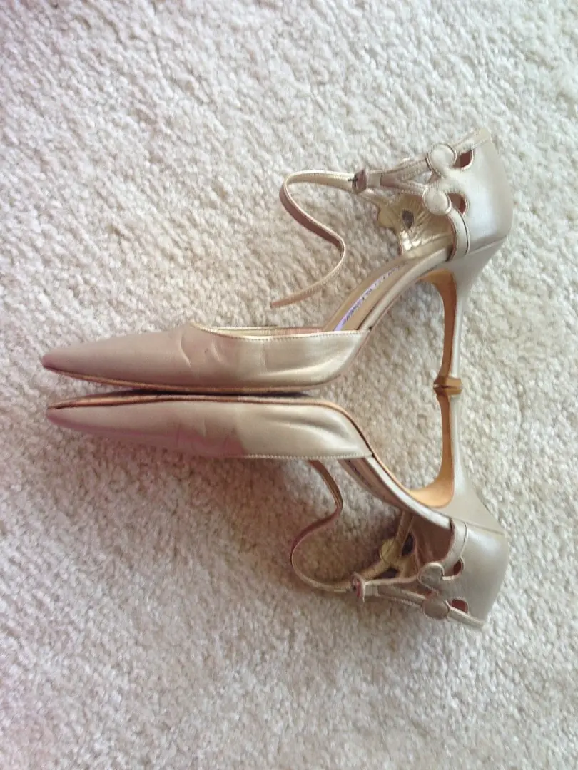Manolo Blahnik 37.5 全皮革中性色调金色踝带高跟鞋高跟鞋穿-