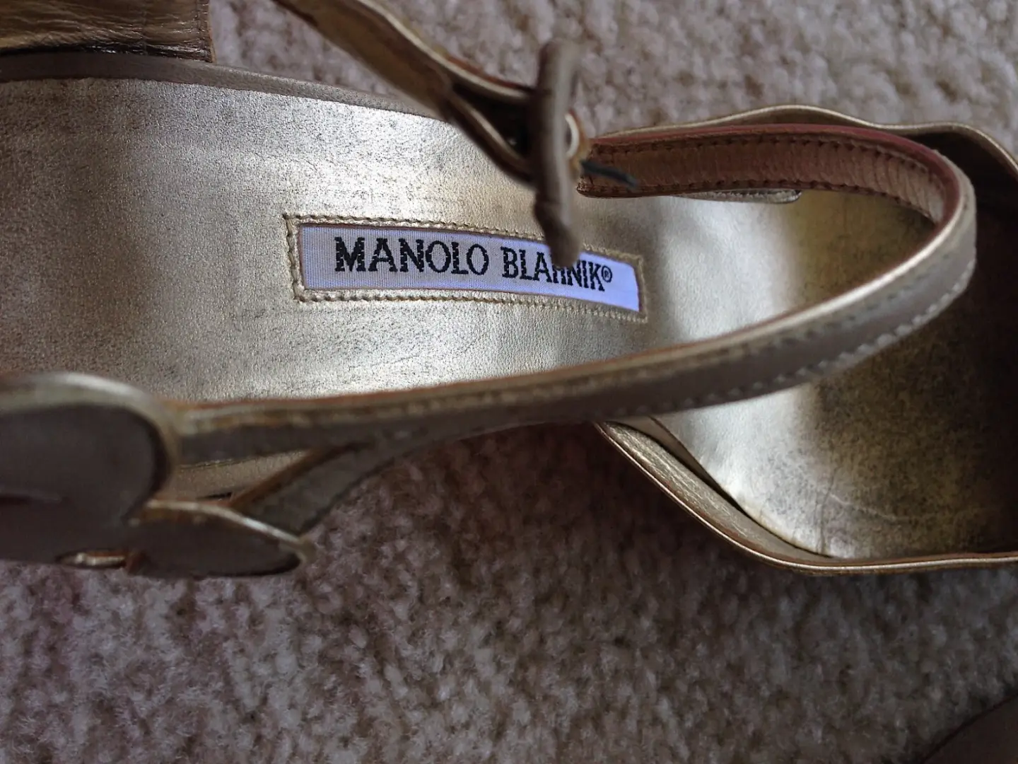 Manolo Blahnik 37.5 全皮革中性色调金色踝带高跟鞋高跟鞋穿-