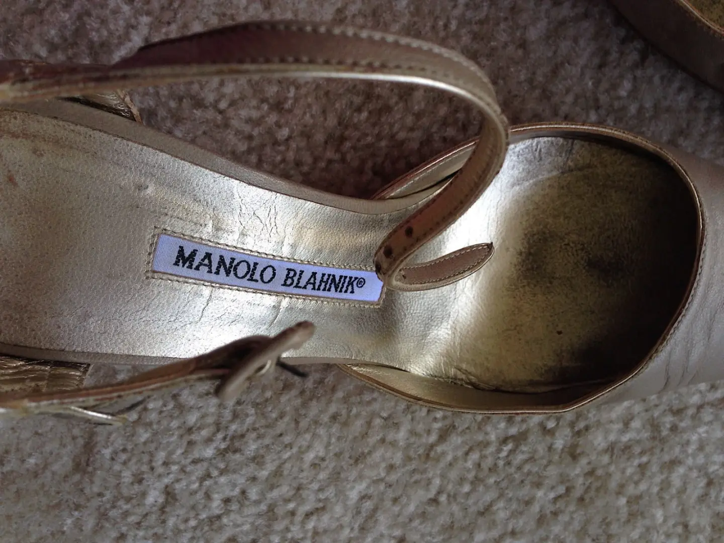 Manolo Blahnik 37.5 全皮革中性色调金色踝带高跟鞋高跟鞋穿-