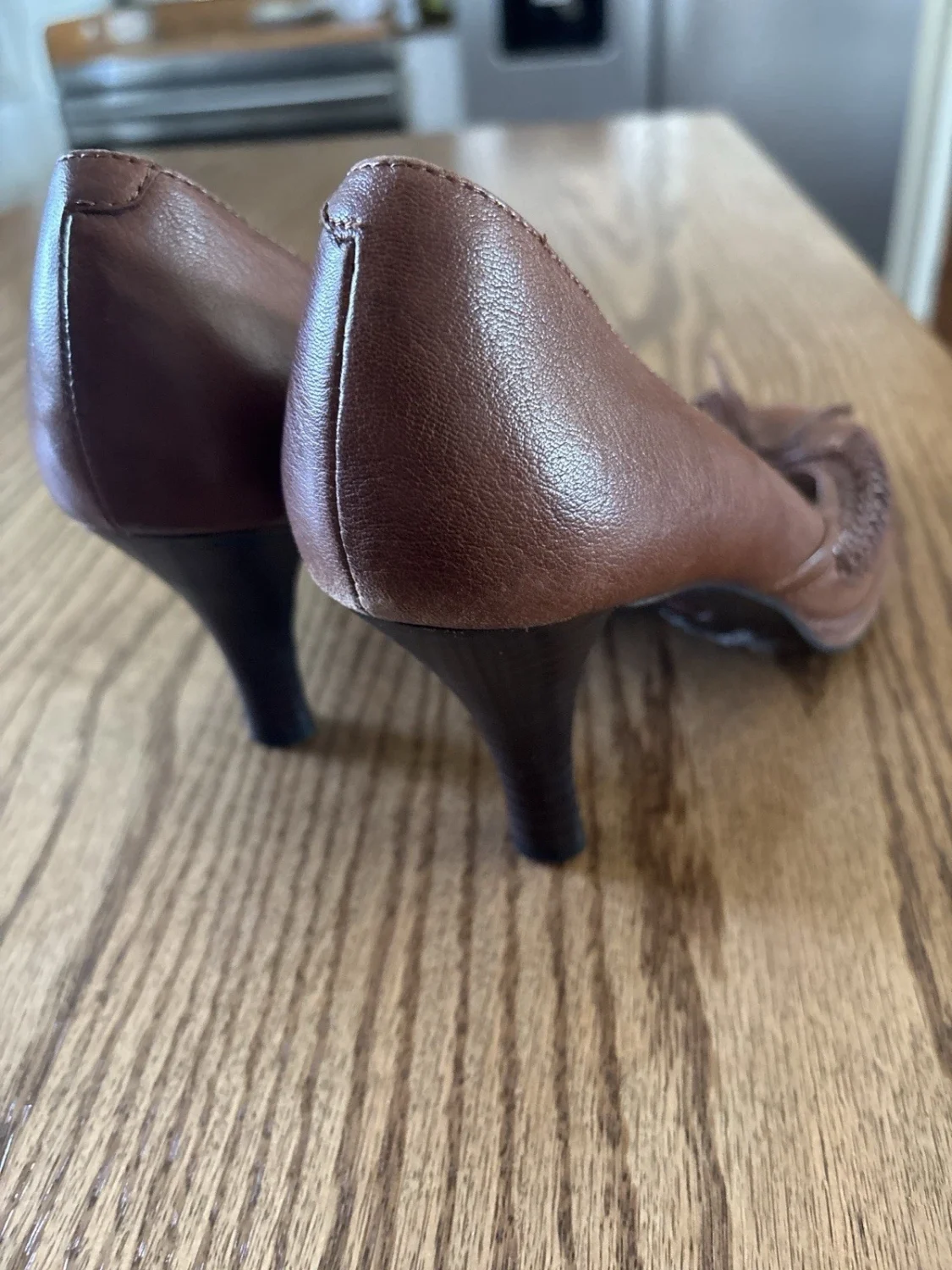 Sofft 女式 6.5 M 棕色皮革露趾高跟鞋编织细节舒适高跟鞋-