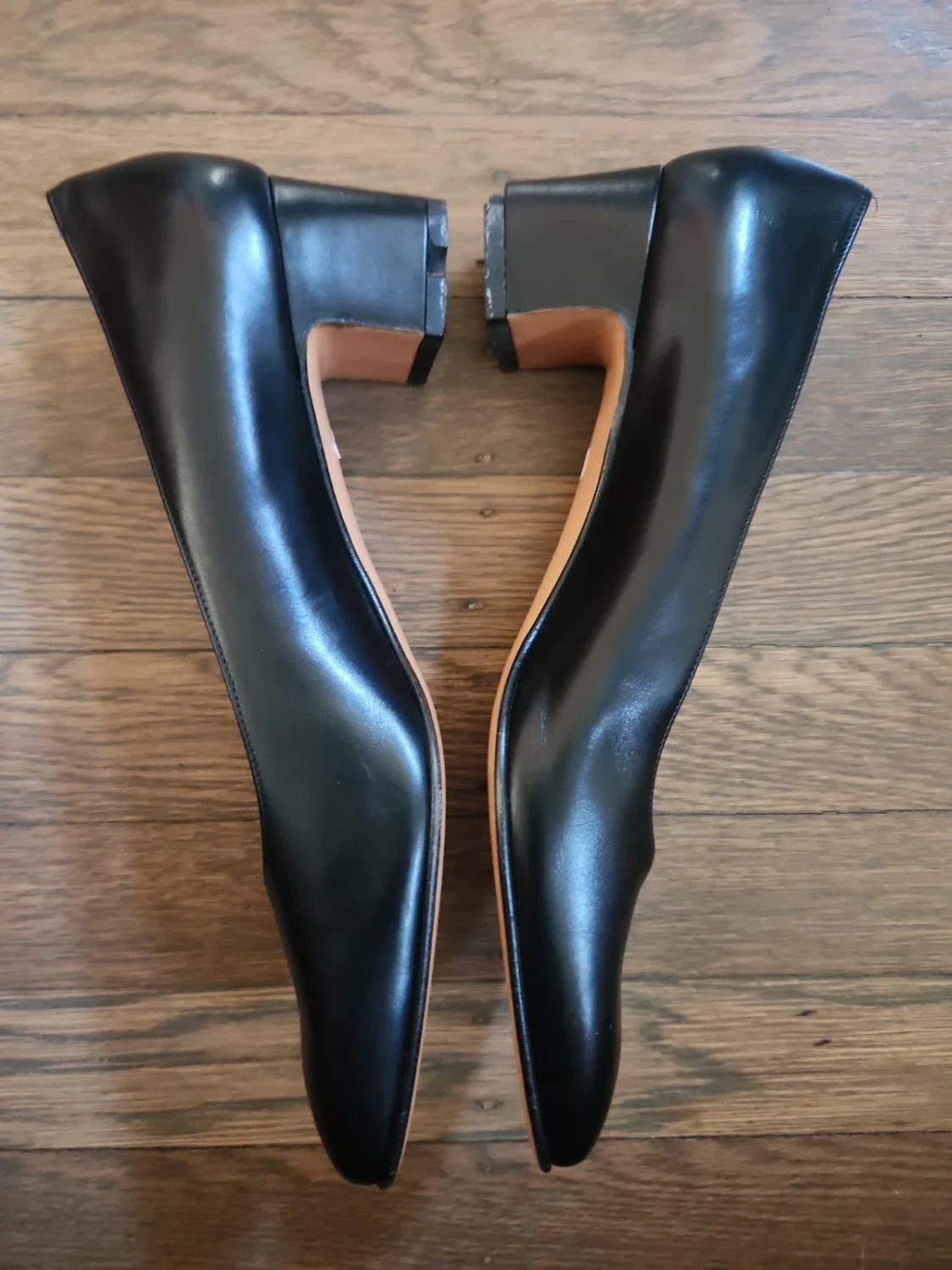 女士正装鞋:FERRAGAMO 7 AA 黑色高跟鞋,1 3/4 英寸高跟鞋二手状况完好,请参阅照片-