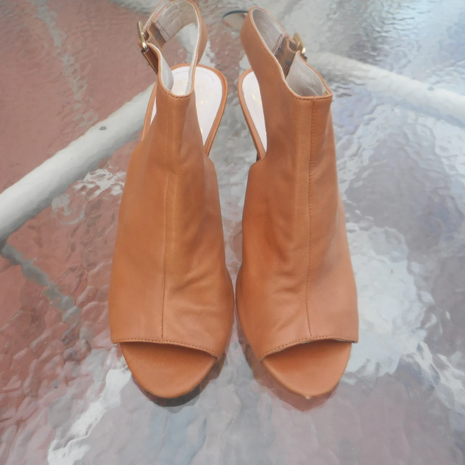 Vince Camuto VC-Nissah 皮革露跟棕色 8M-