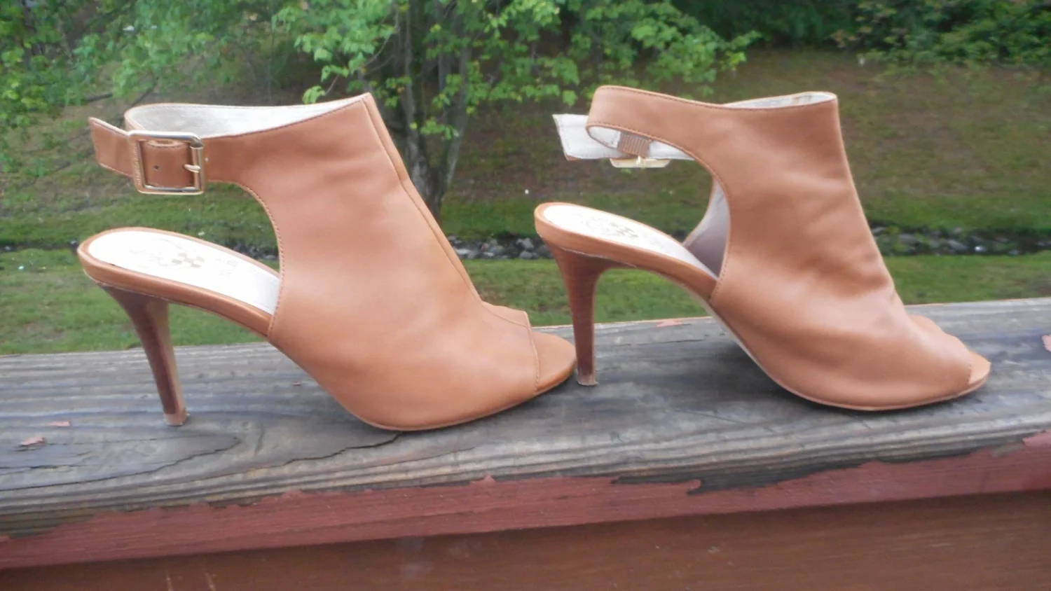 Vince Camuto VC-Nissah 皮革露跟棕色 8M-