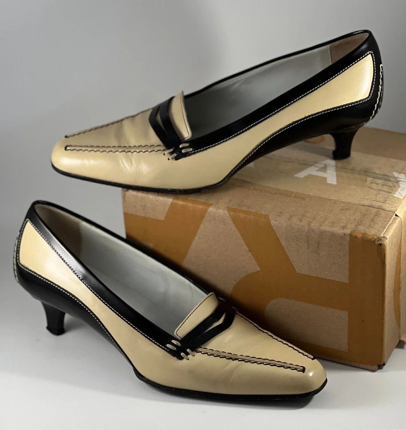 TOD'S 女式双色中跟鞋乐福鞋面霜黑色 EU 36.5 / US 6 皮革意大利-
