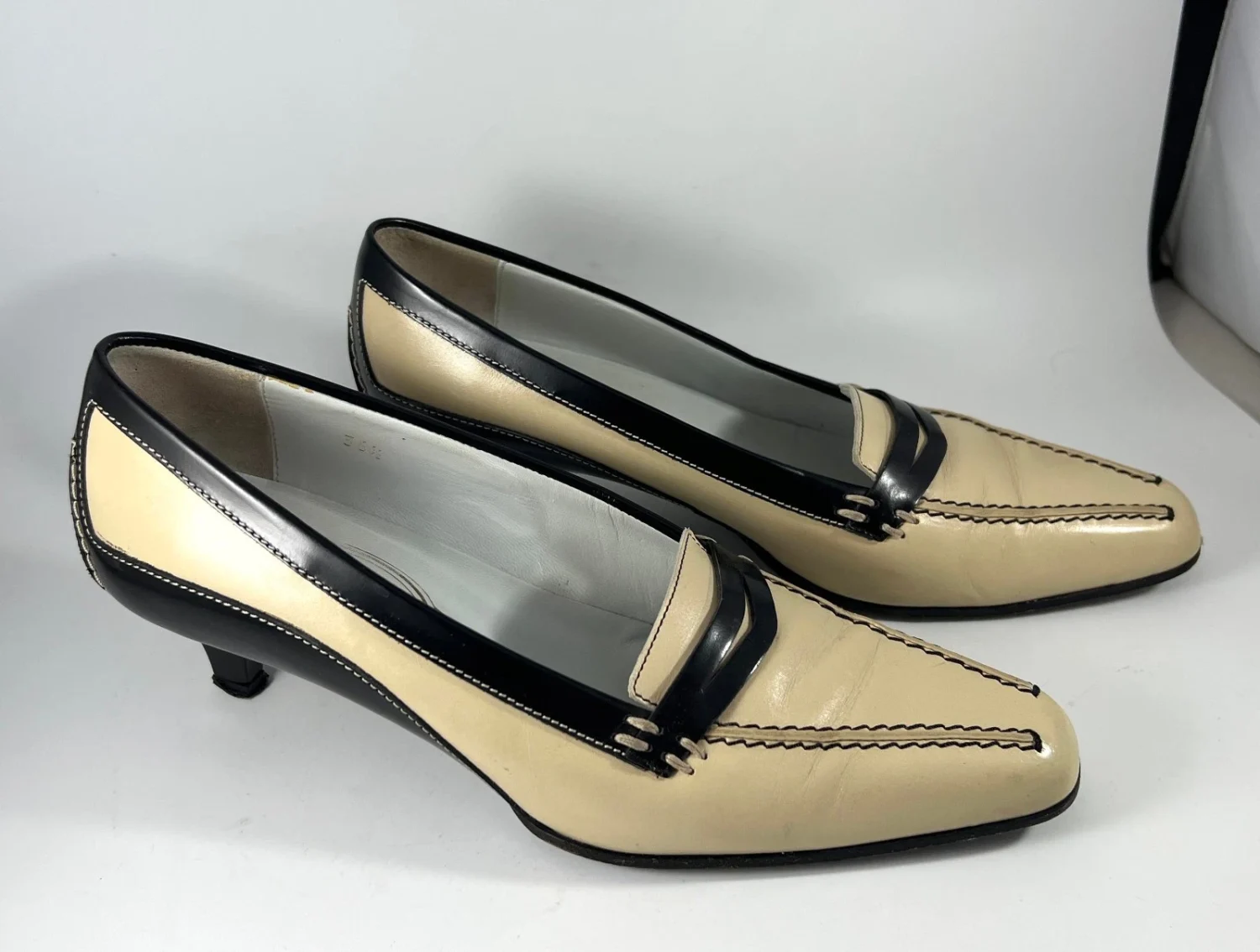 TOD'S 女式双色中跟鞋乐福鞋面霜黑色 EU 36.5 / US 6 皮革意大利-