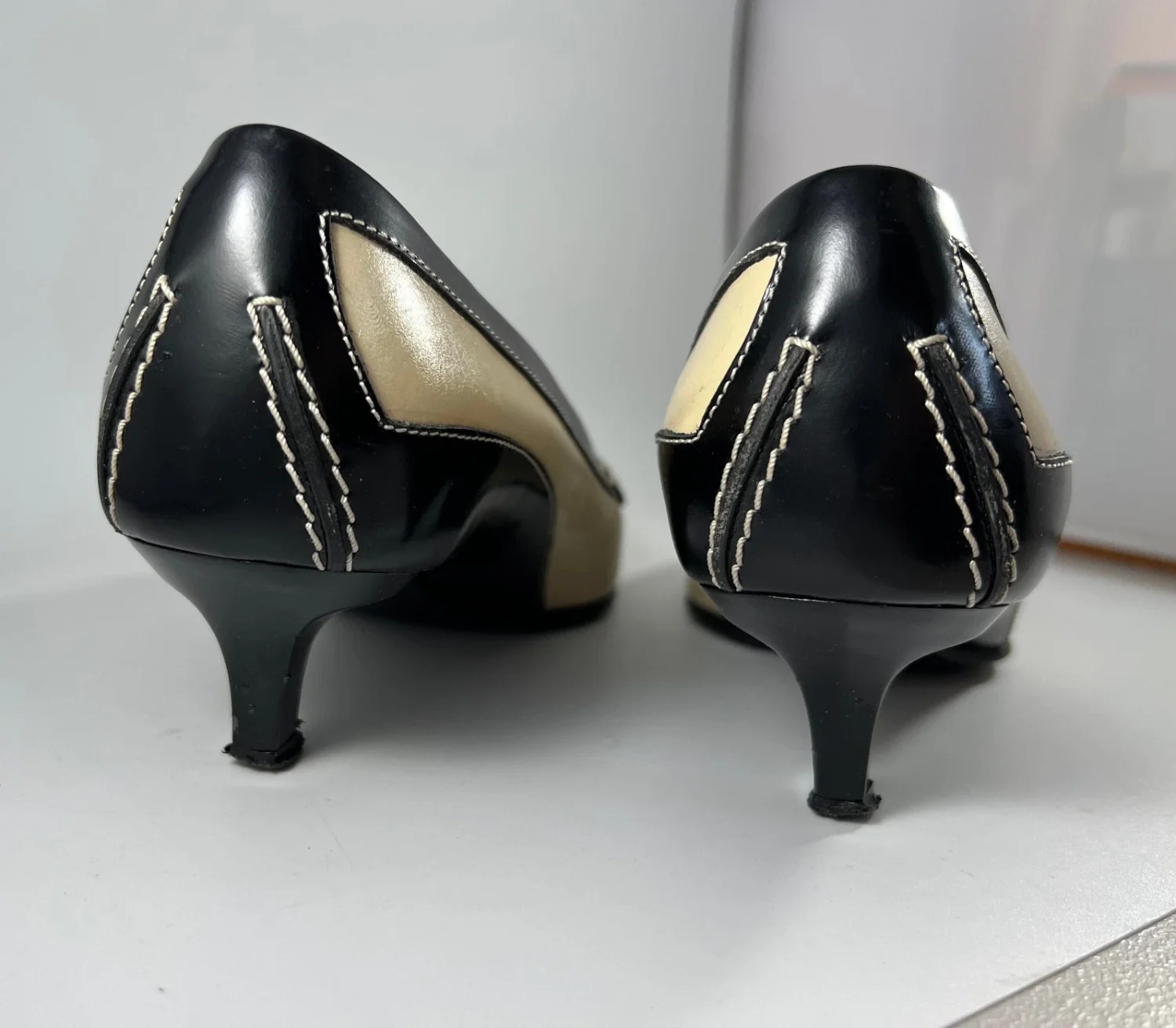 TOD'S 女式双色中跟鞋乐福鞋面霜黑色 EU 36.5 / US 6 皮革意大利-