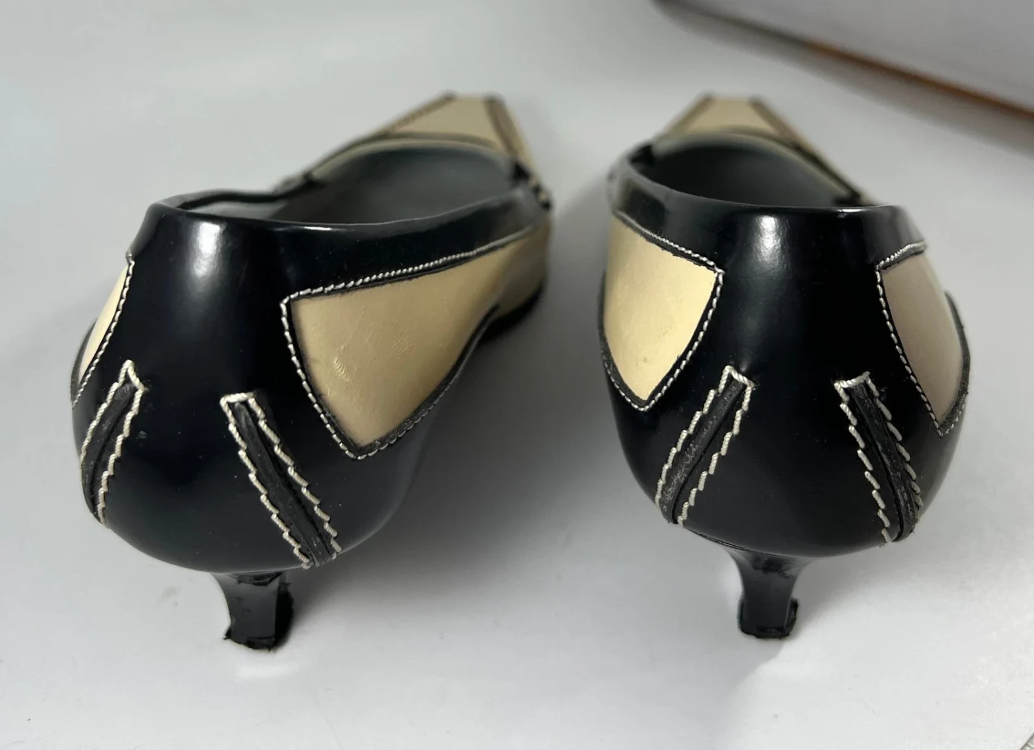 TOD'S 女式双色中跟鞋乐福鞋面霜黑色 EU 36.5 / US 6 皮革意大利-