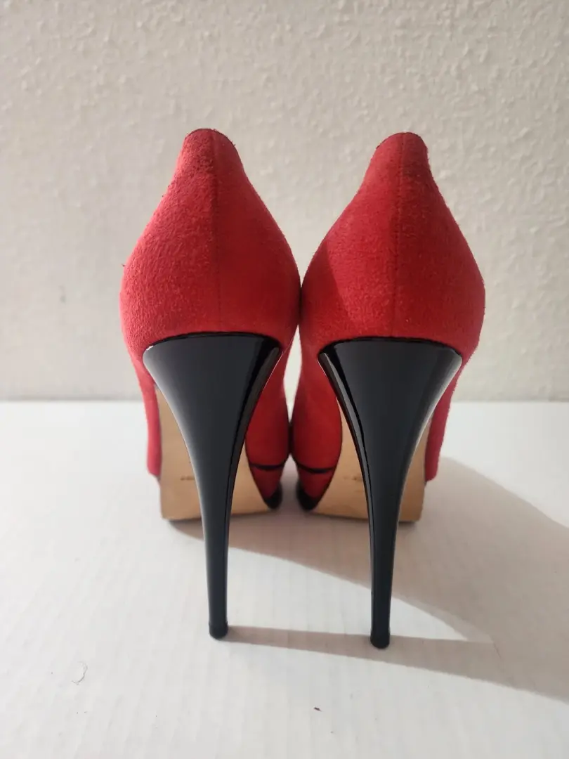 Yves Saint Laurent 致敬女鞋红色麂皮绒露趾厚底高跟鞋 US 9-