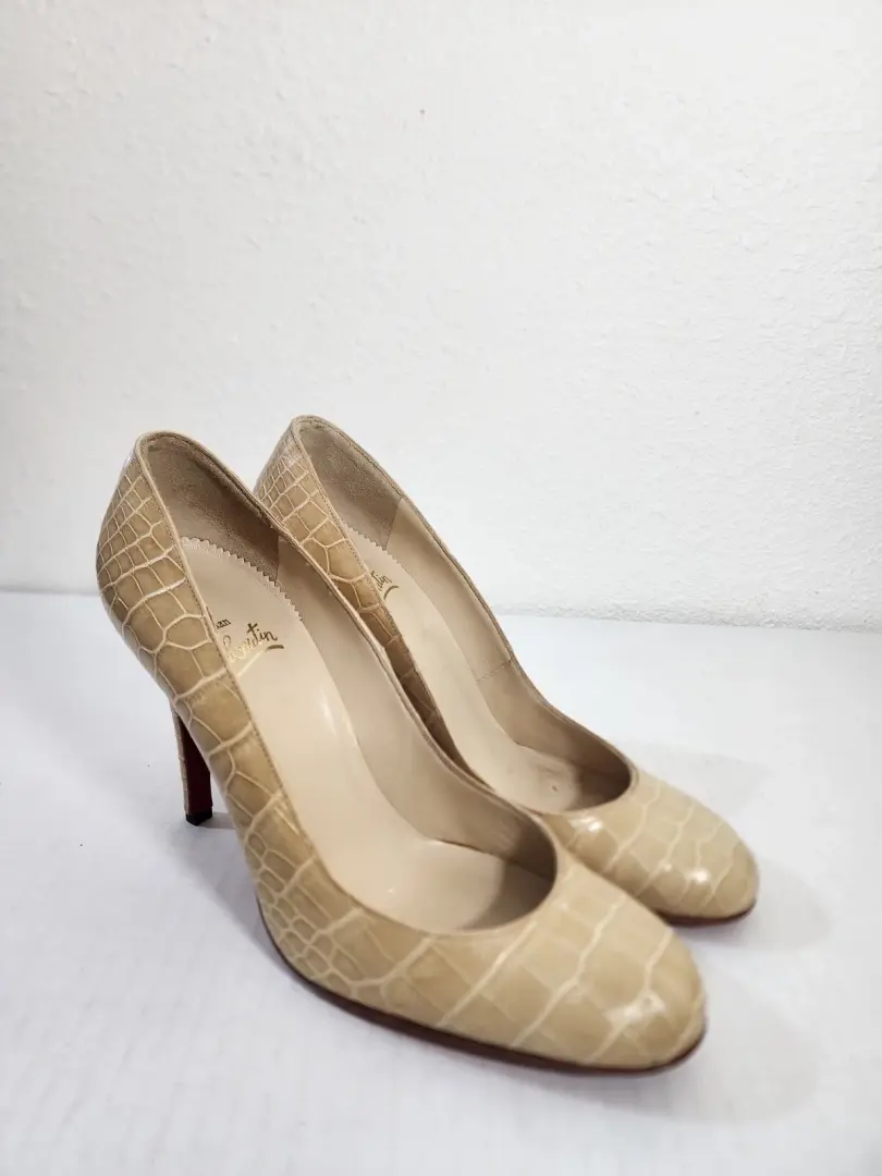 Christian Louboutin 女式复古高跟鞋压花皮革裸色高跟鞋 37 码-