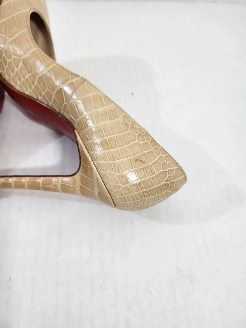 Christian Louboutin 女式复古高跟鞋压花皮革裸色高跟鞋 37 码-