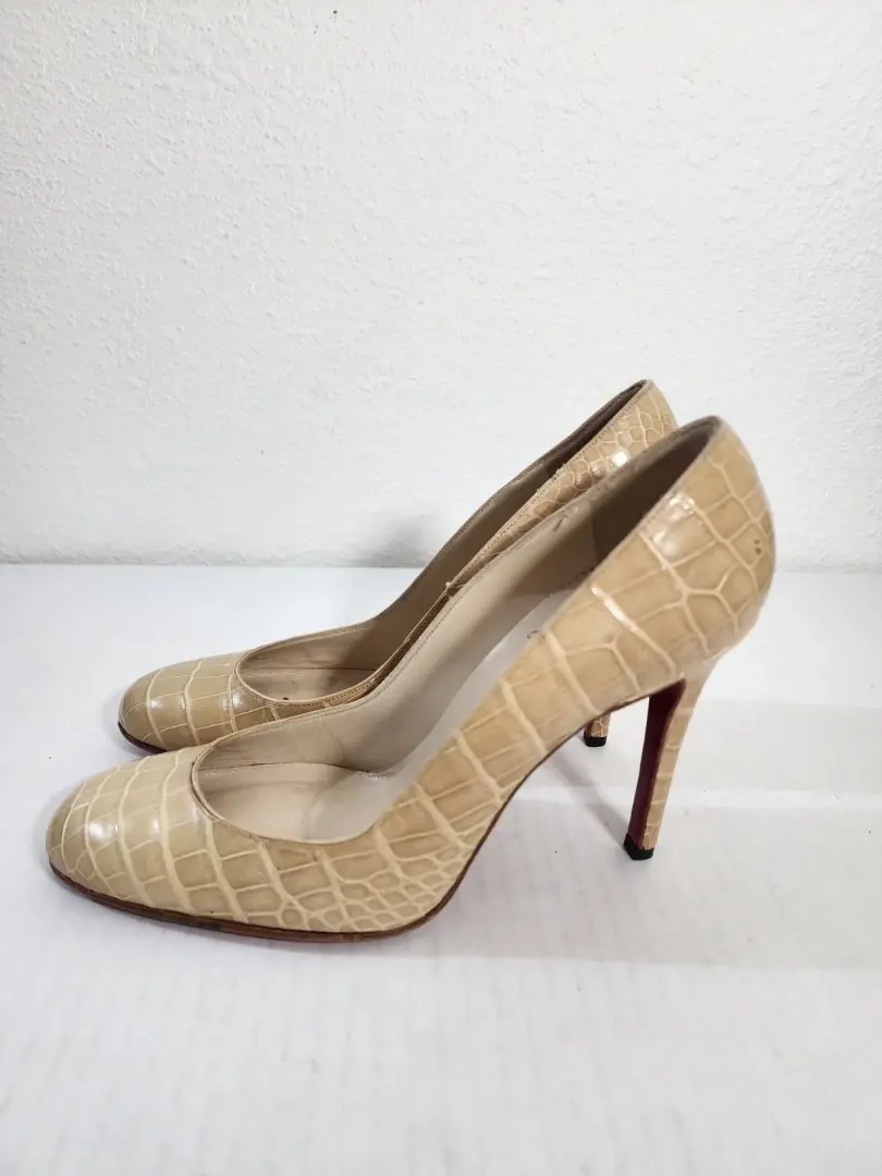 Christian Louboutin 女式复古高跟鞋压花皮革裸色高跟鞋 37 码-