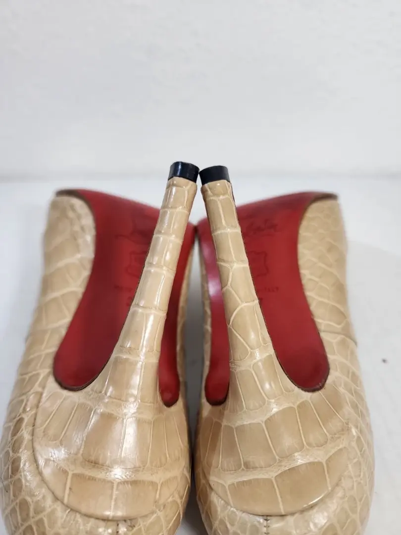 Christian Louboutin 女式复古高跟鞋压花皮革裸色高跟鞋 37 码-