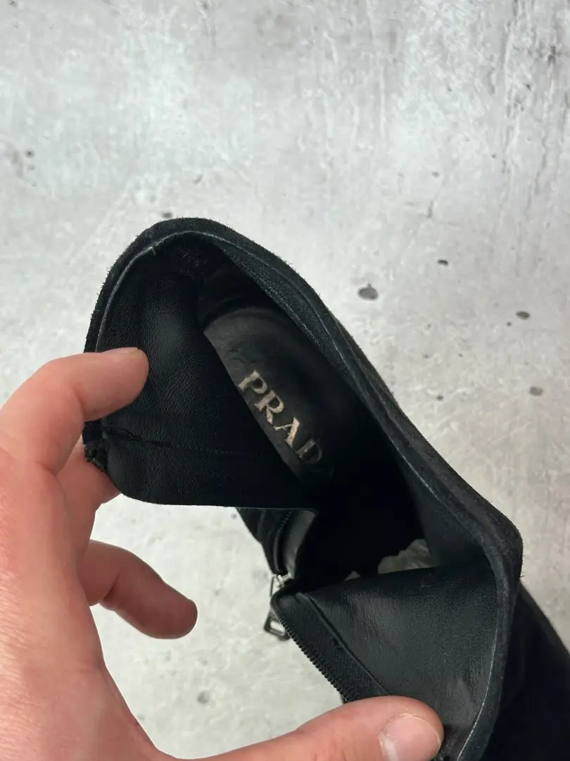 Prada 意大利制造麂皮绒豪华黑色踝拉链高跟鞋短靴-