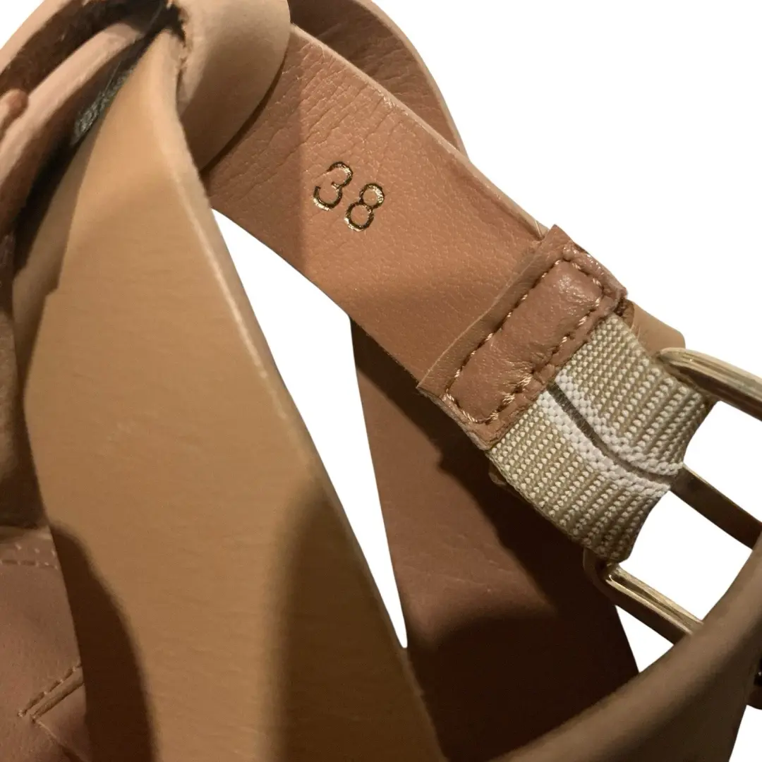BCBG Maxaria Kyara 裸色皮革楔形凉鞋踝带 8 码-