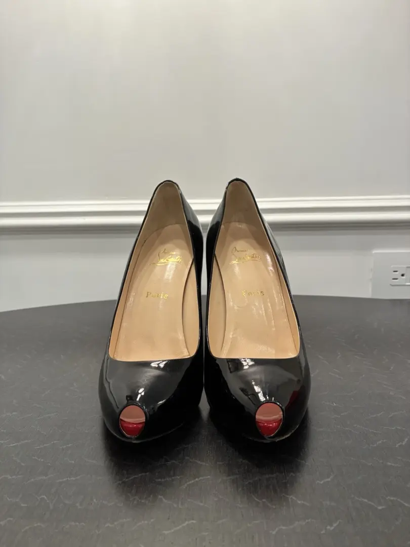 Christian Louboutin 黑色漆皮露趾高跟鞋 8.5 码 (39.5 EU)-